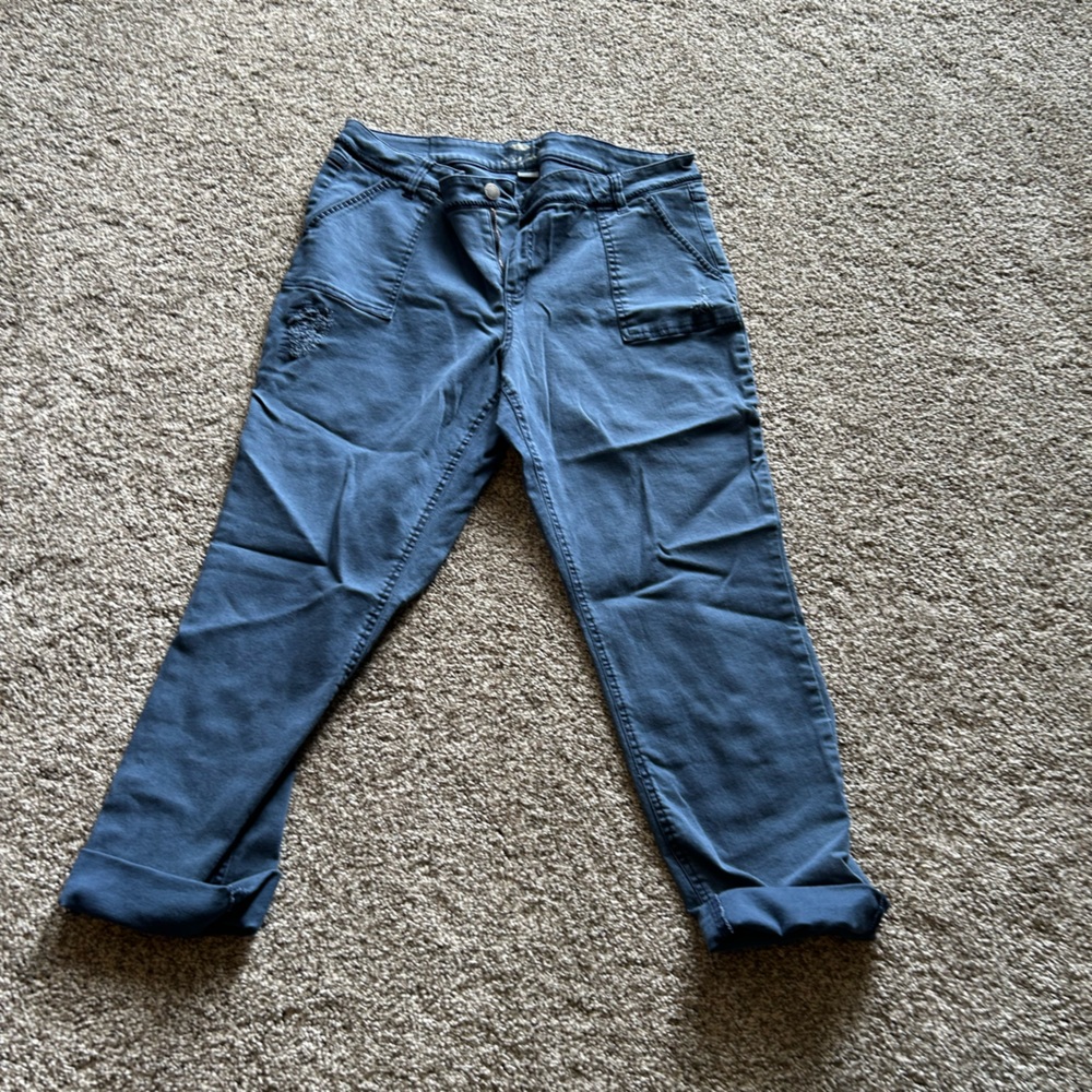 Bob Timberlake size 14 blue khaki capri with distressing. Pet free home.
